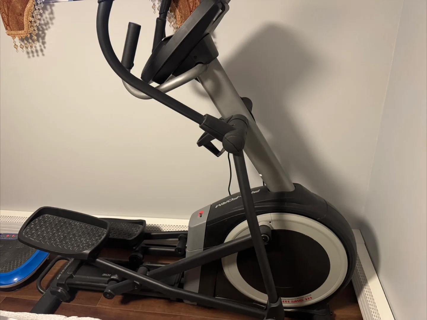 Pro-Form Carbon E7 Elliptical thumbnail