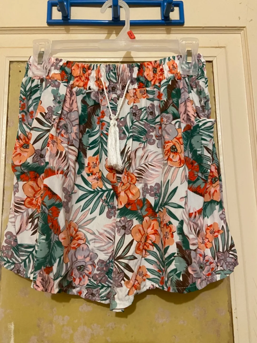 Woman’s  Floral Shorts label as sz XL-XXL( fits szM) thumbnail