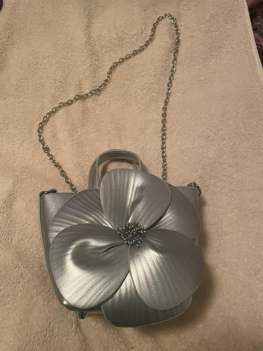 Silver Flower Design Chain Bag thumbnail