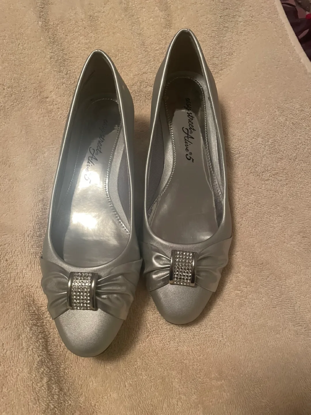 Size 7 Silver Dress Pump Shoes thumbnail