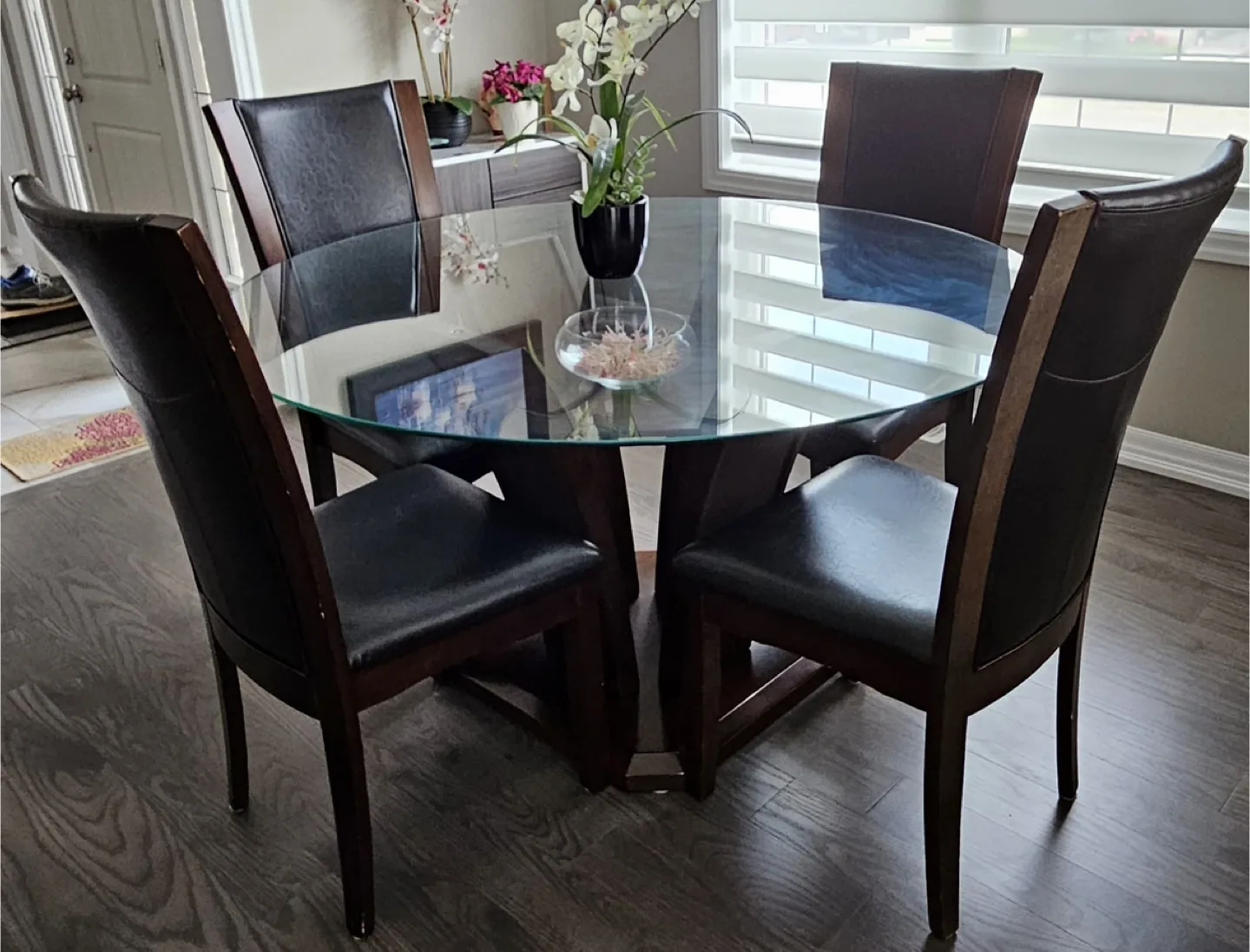 Glass Top Round Dining Table with 4 Chairs image indicator(2)