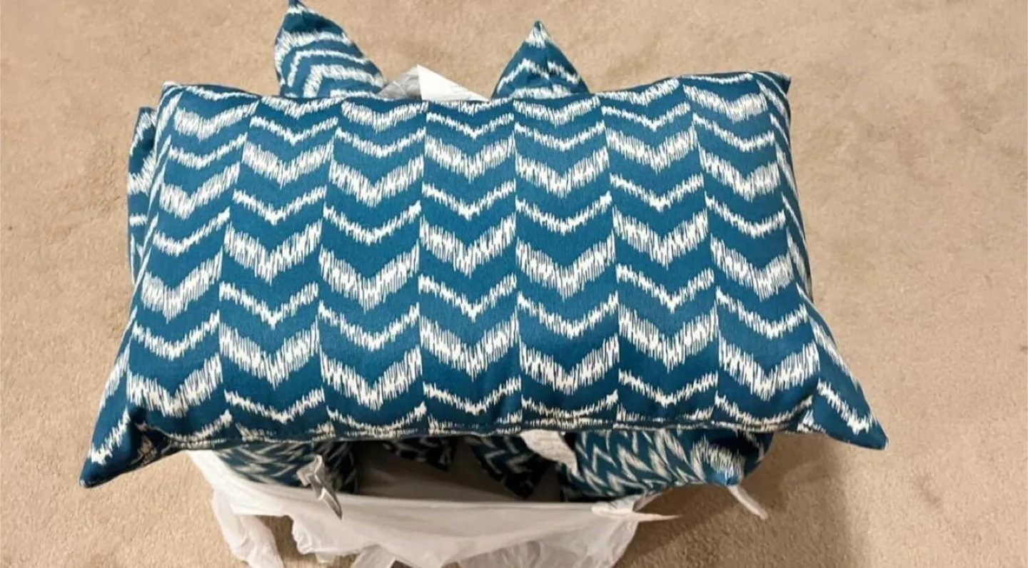 Lumbar pillows - 5 available image indicator(3)