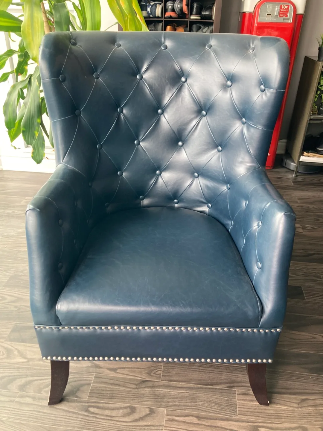 Blue Tufted Accent Chair thumbnail