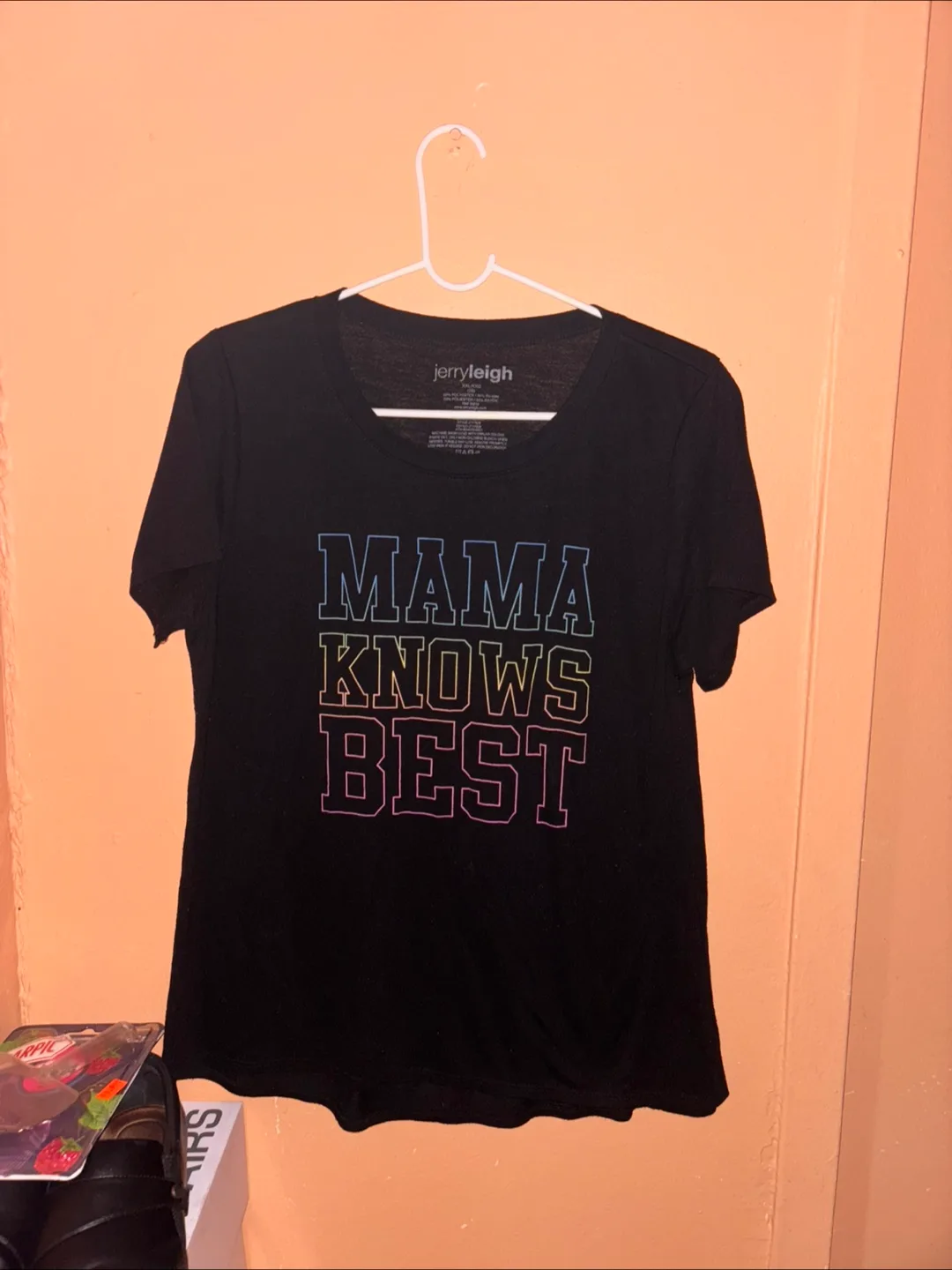 #Freecycle-  Mama Knows Best Black Tee thumbnail