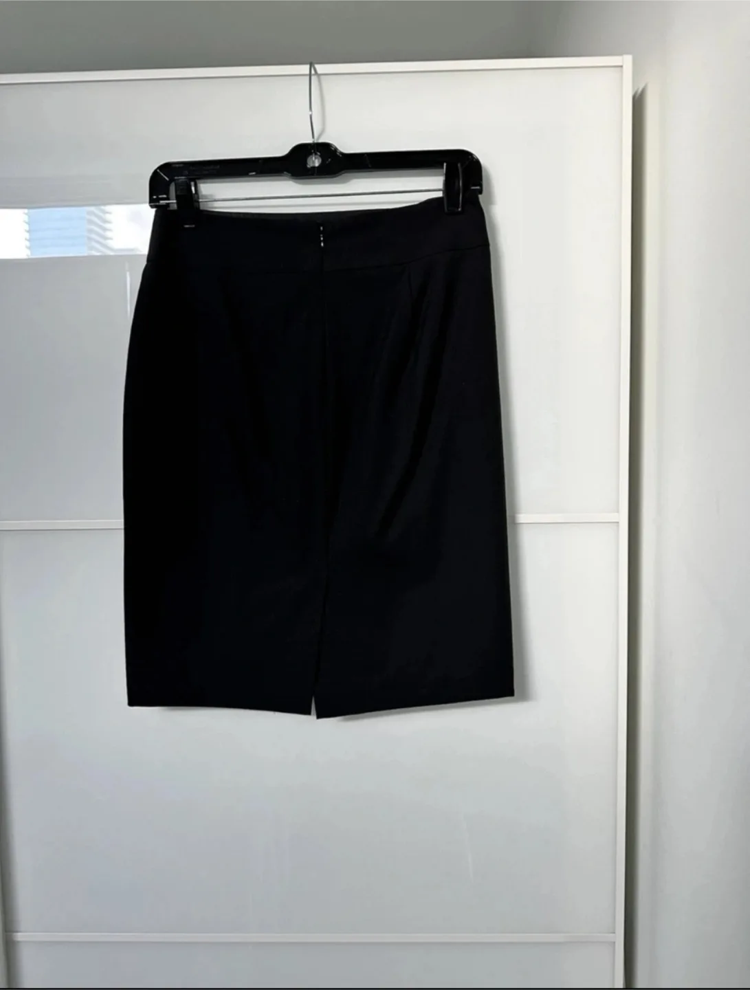 Selling brand new Banana Republic black skirt in size 0 image indicator(3)