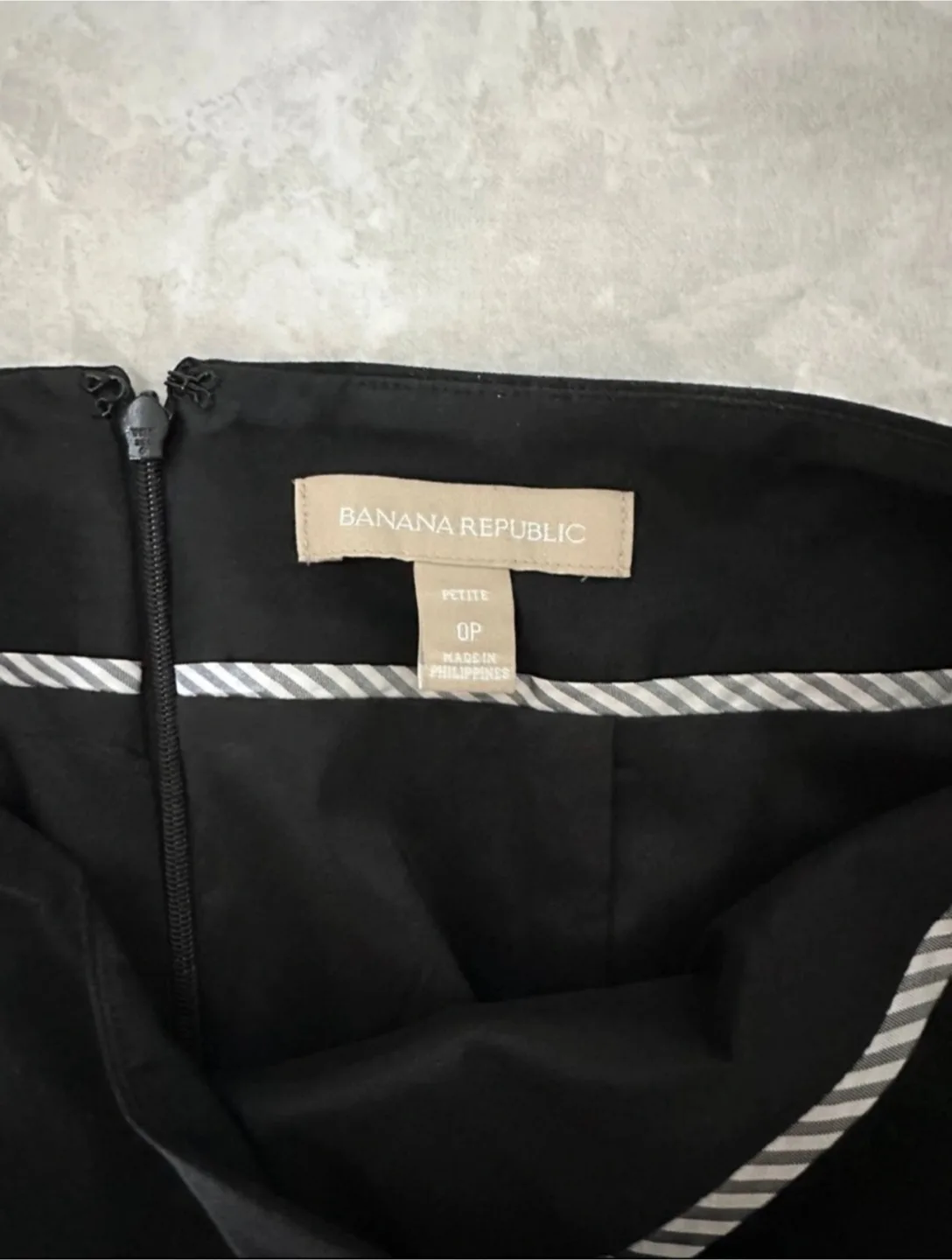 Selling brand new Banana Republic black skirt in size 0 image indicator(2)