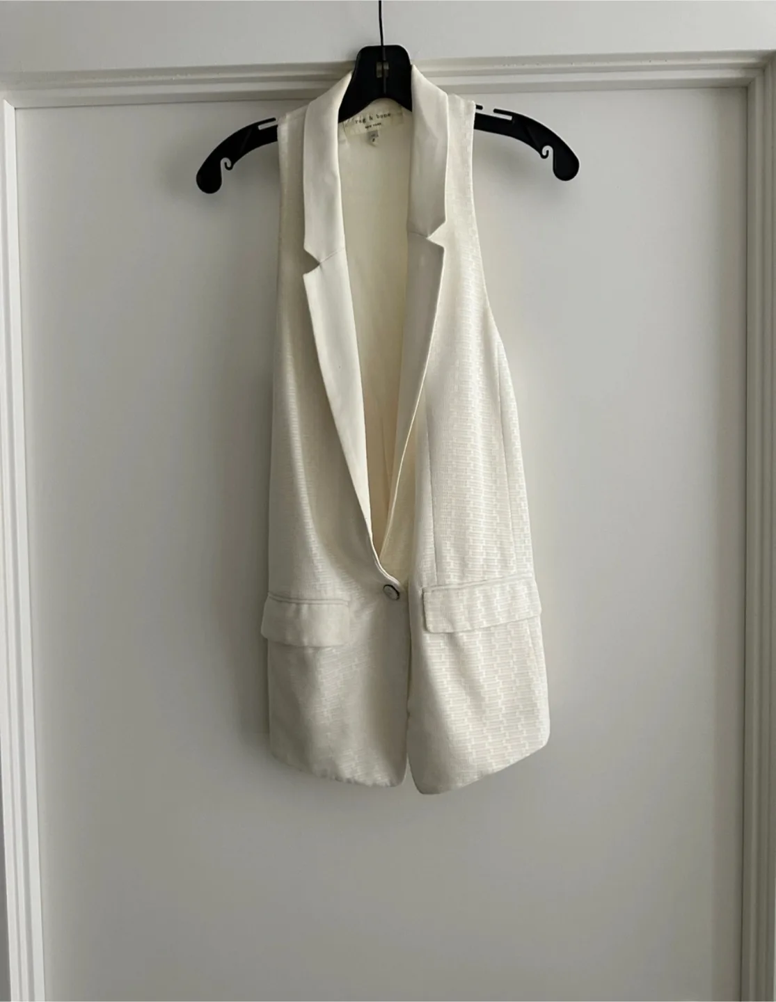 Selling rag & bone vest in XS in excellent condition thumbnail