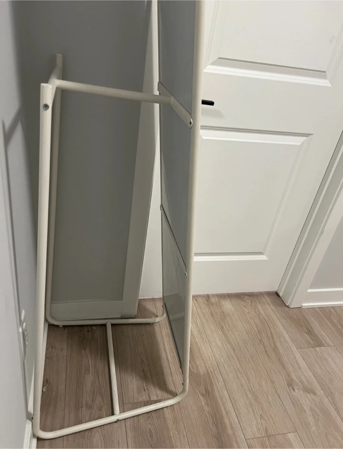 IKEA Standing Mirror image indicator(5)