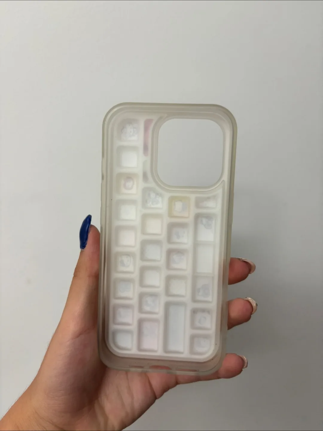 Hello Kitty keyboard iPhone 16 pro case image indicator(4)