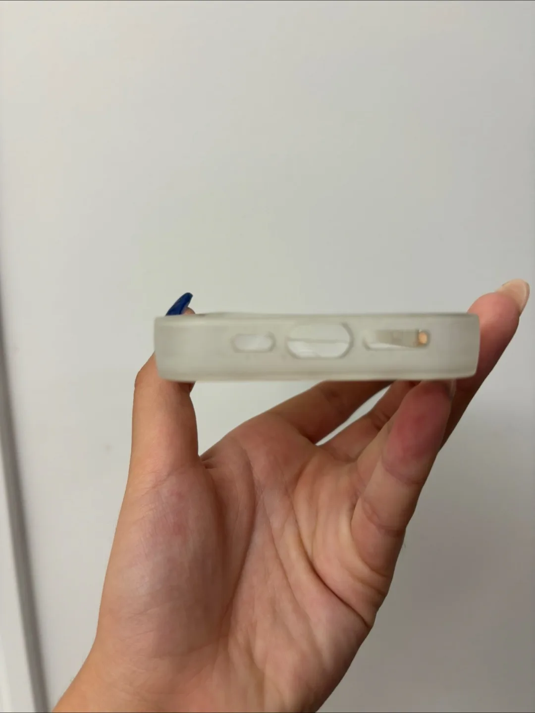 Hello Kitty keyboard iPhone 16 pro case image indicator(3)