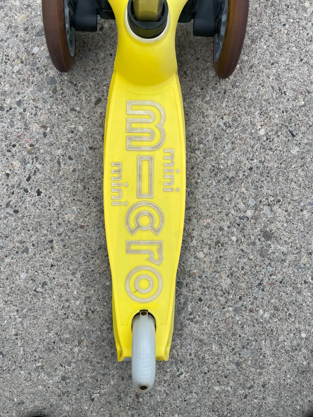 💛Moving 💛Yellow Micro Mini Scooter 🇨🇦🍁 image indicator(3)