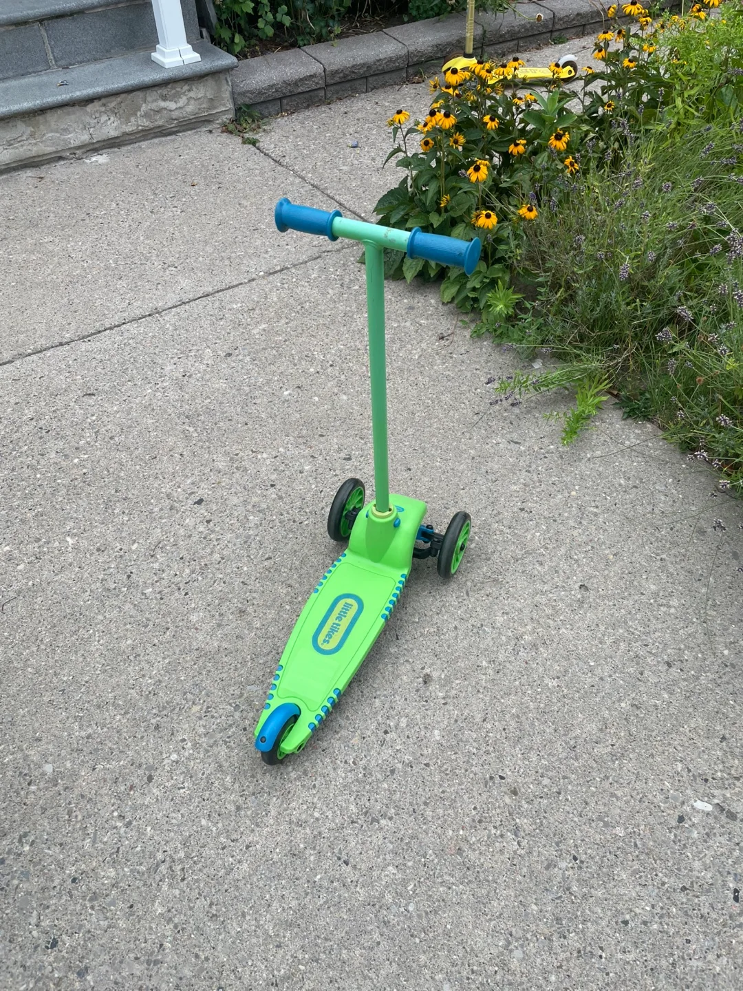 💚moving💚 Little Tikes kids Scooter - Green & Blue🍁🇨🇦 image indicator(2)