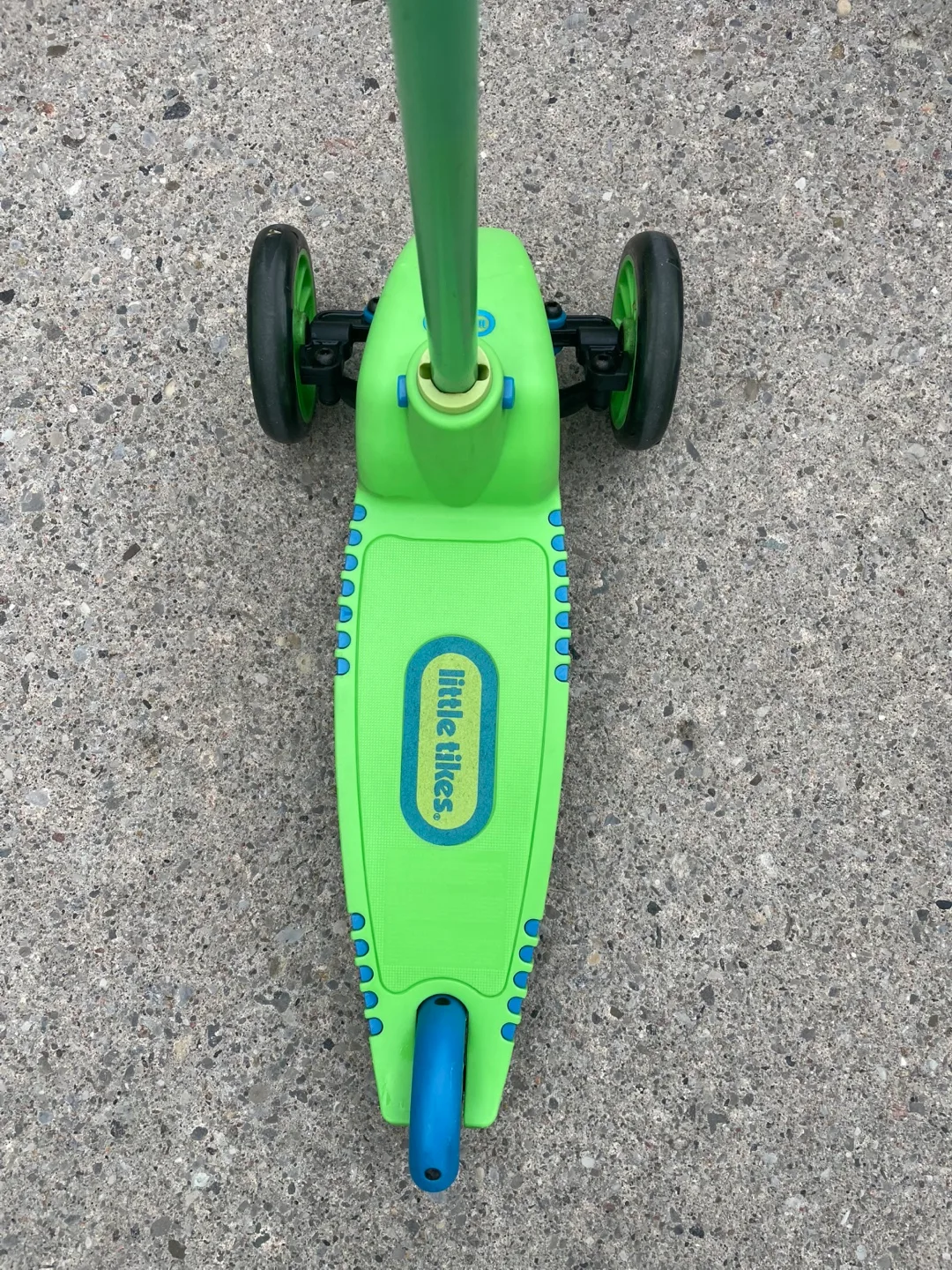💚moving💚 Little Tikes kids Scooter - Green & Blue🍁🇨🇦 thumbnail