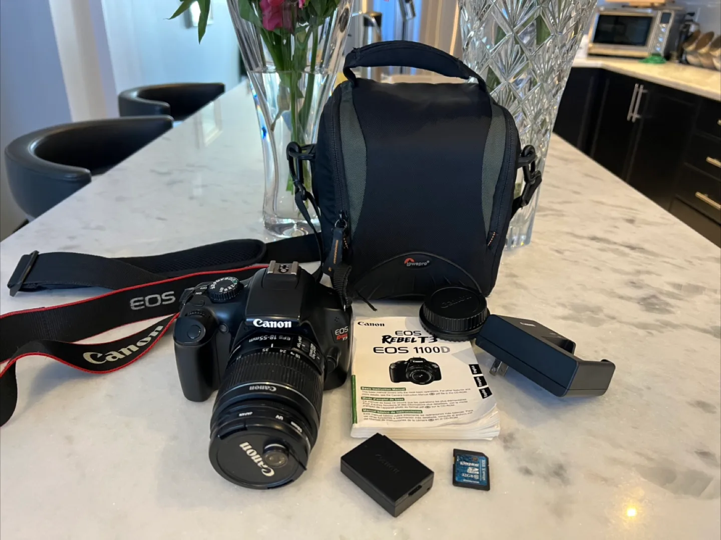 Canon EOS Rebel T3 / 1100D DSLR Camera w/ Bag thumbnail