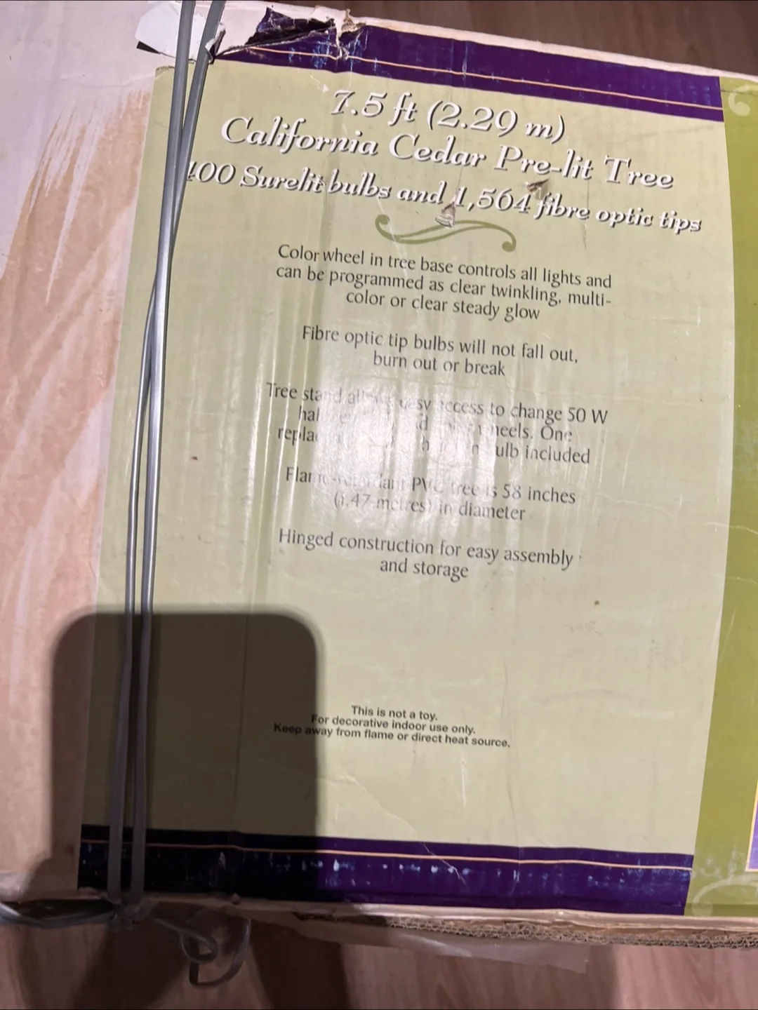 California Cedar Pre-lit Fibre Optic Tree - 7.5 ft image indicator(3)