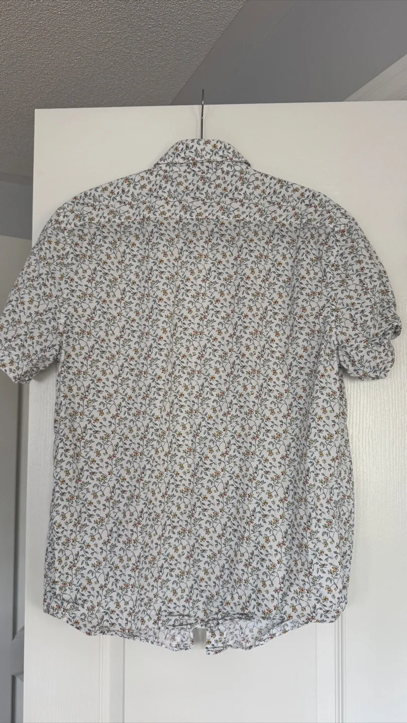 Banana Republic Floral Short Sleeve Shirt - M image indicator(2)