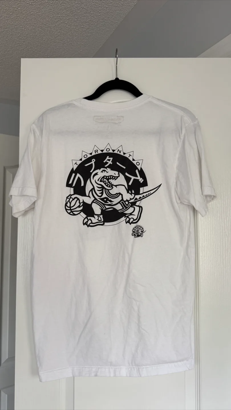 Mitchell & Ness Lakers/Raptors T-Shirt Japanese Collab image indicator(2)