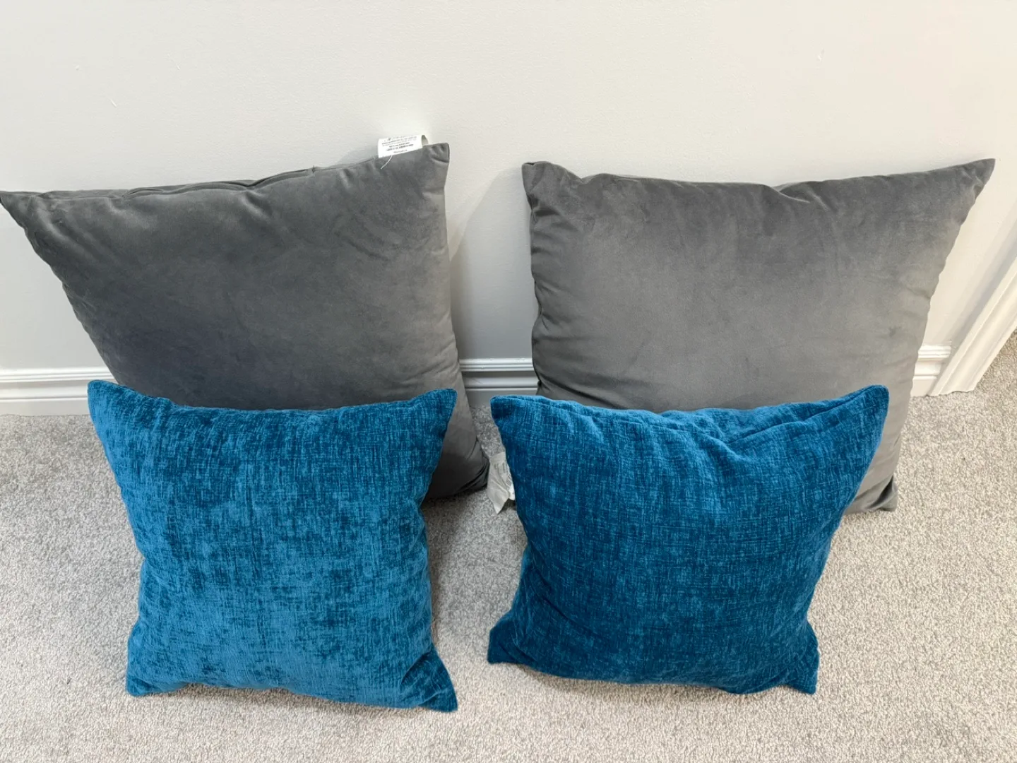 Set of 4 Throw Pillows thumbnail