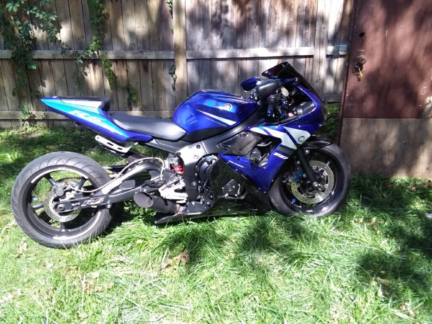 Yamaha R6 Motorcycle - Blue thumbnail