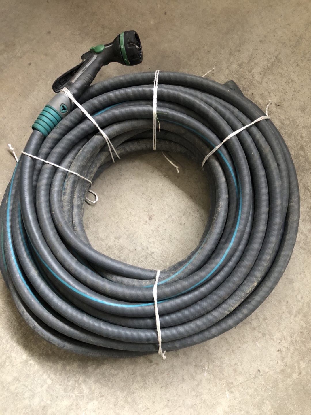 Yardworks 75ft Heavy-Duty Garden Hose - photo 2
