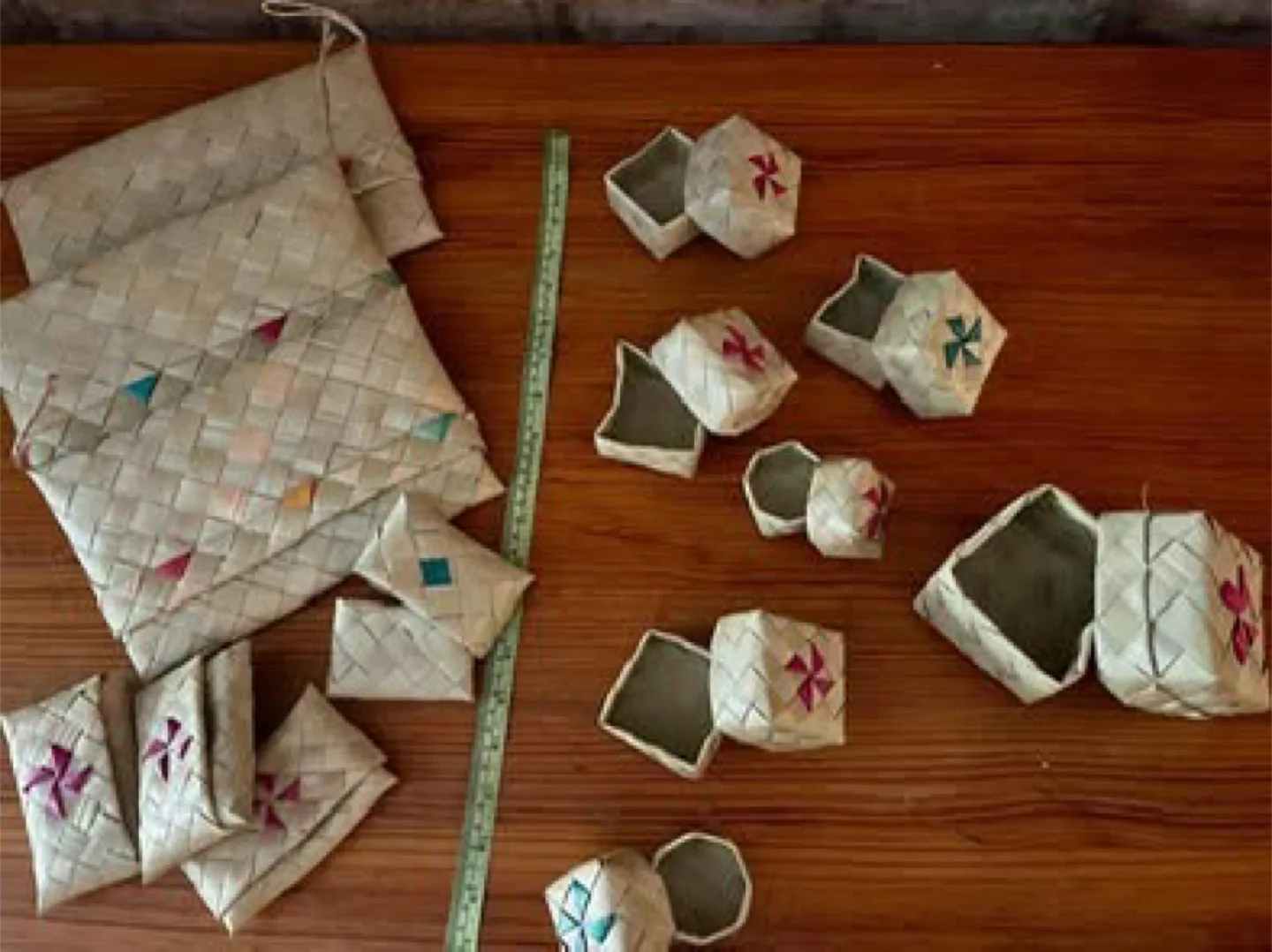 Handwoven Pandan Leaf Boxes & Pouches image indicator(3)