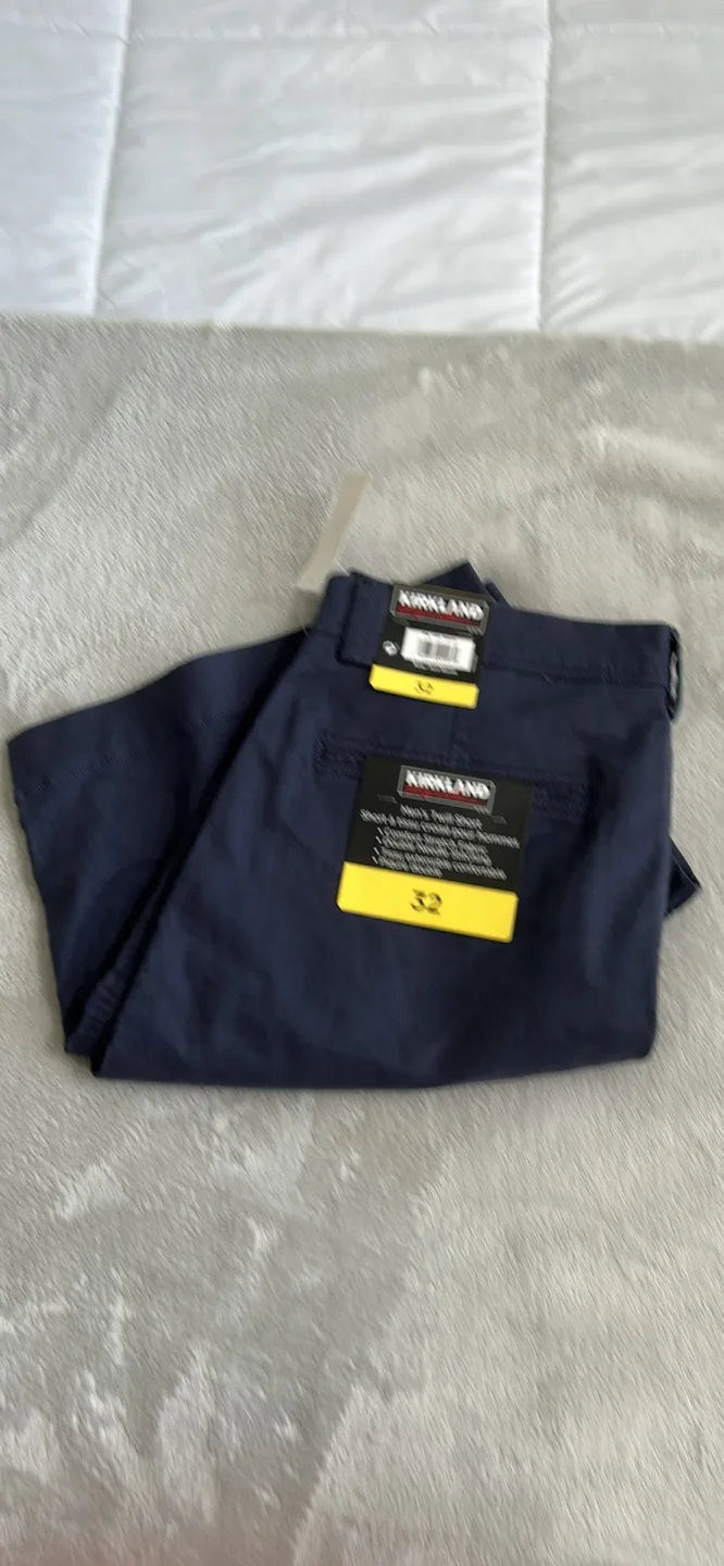 New Kirkland Signature Men's Shorts - Size 32 thumbnail