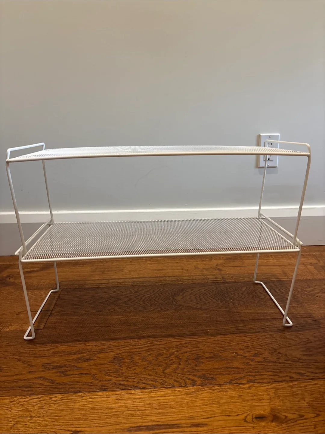 White Metal Wire Shelf thumbnail