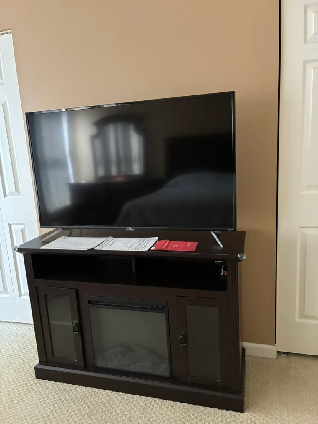 [Moving Sale] TV Stand + TV Bundle, asking $150 thumbnail
