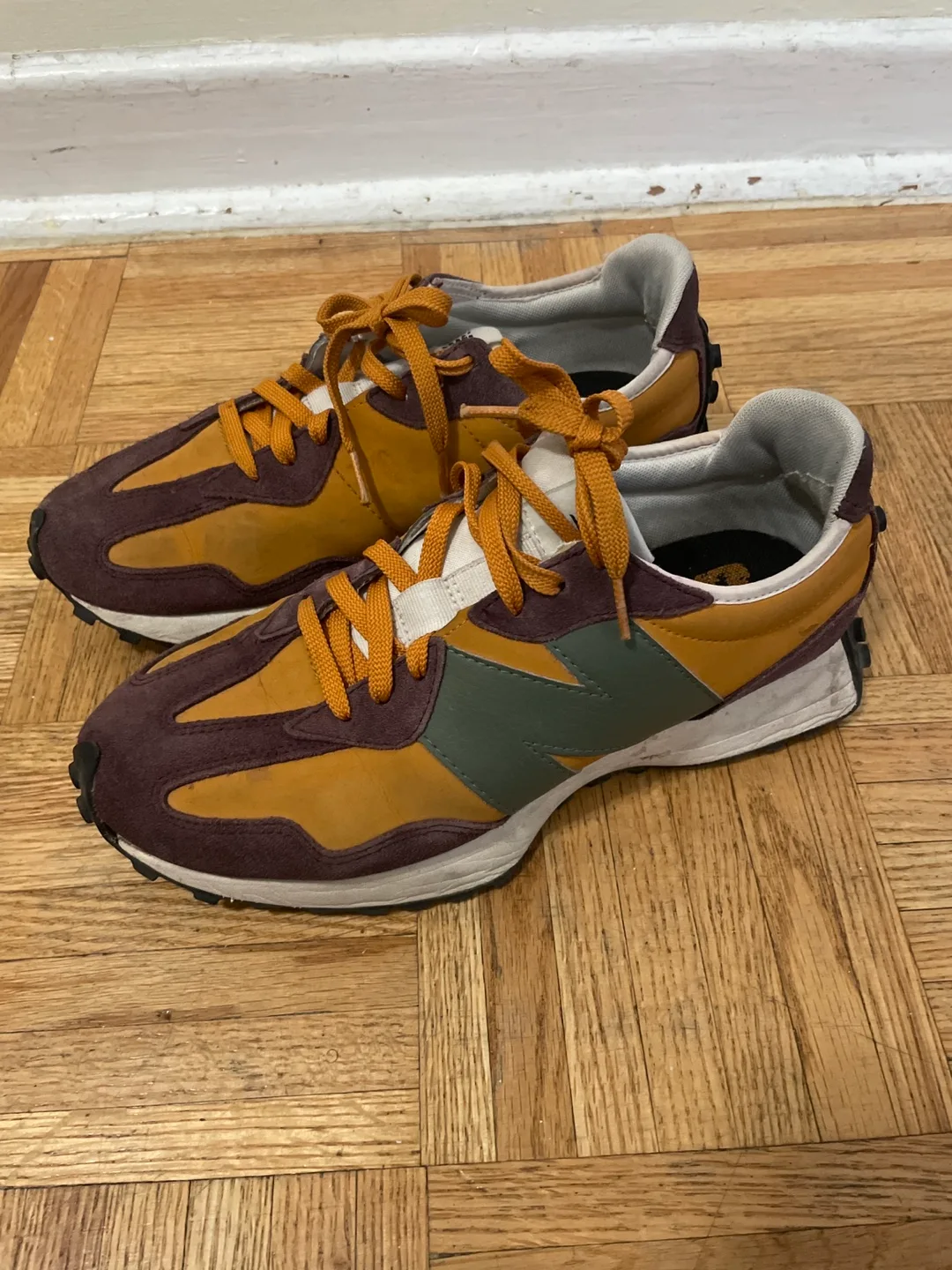 New Balance 327 Sneakers - Size 9.5 US thumbnail