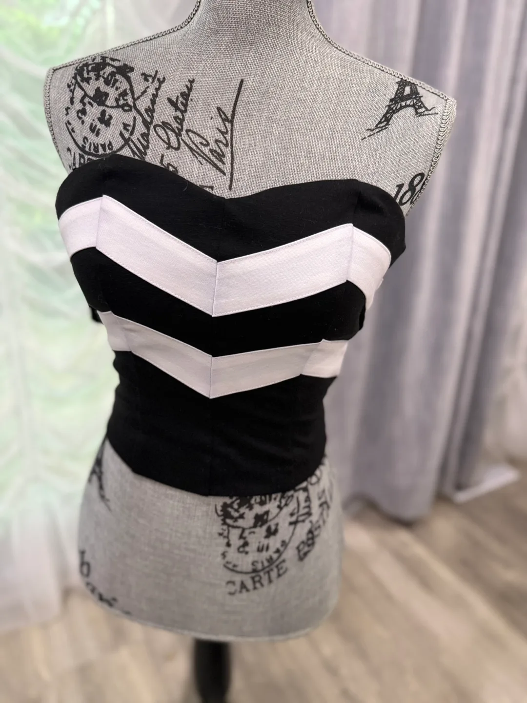 XXI Black & White Strapless Top - Size S thumbnail