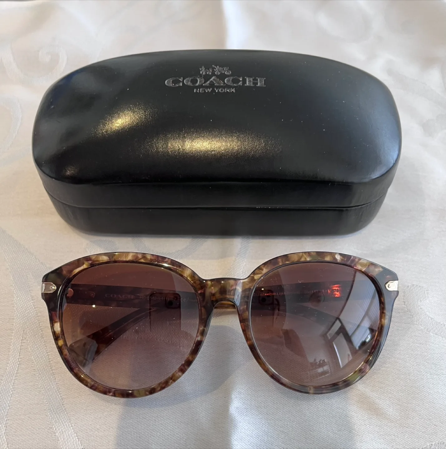 Coach HC8401 Sunglasses with Case thumbnail