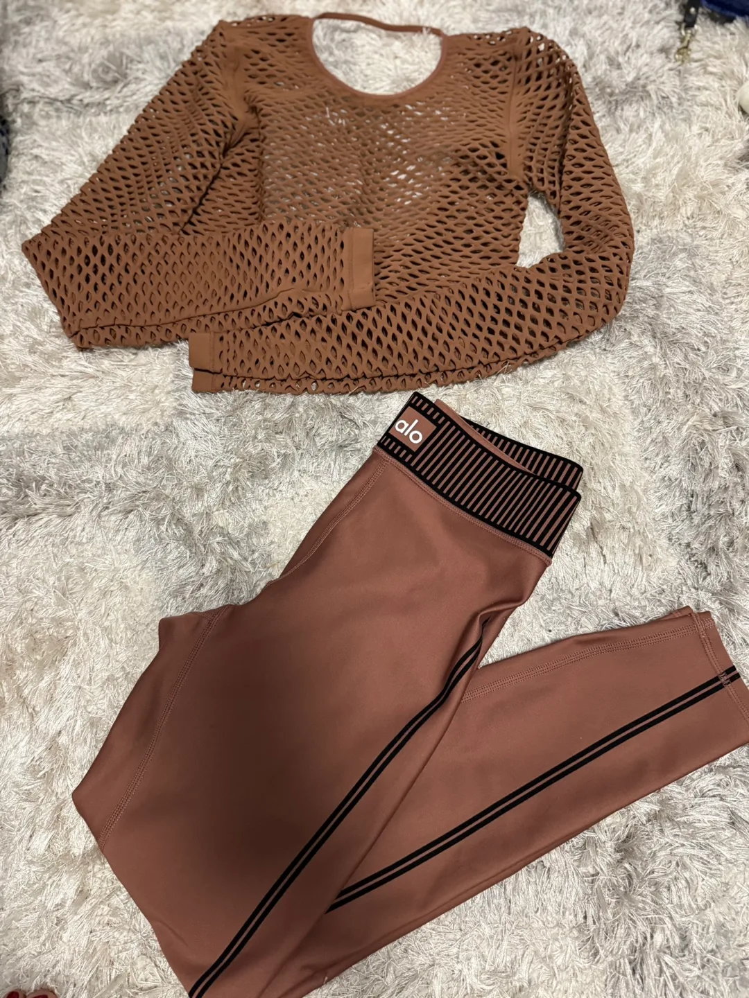 ALO Yoga Set - Top & Leggings - Size XS thumbnail