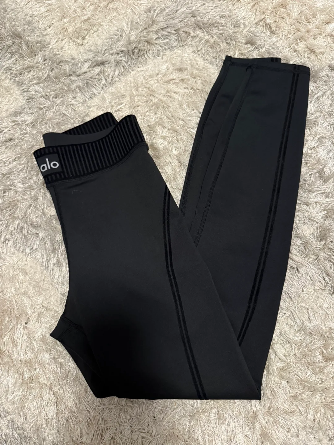 Alo Yoga Black Leggings xs thumbnail