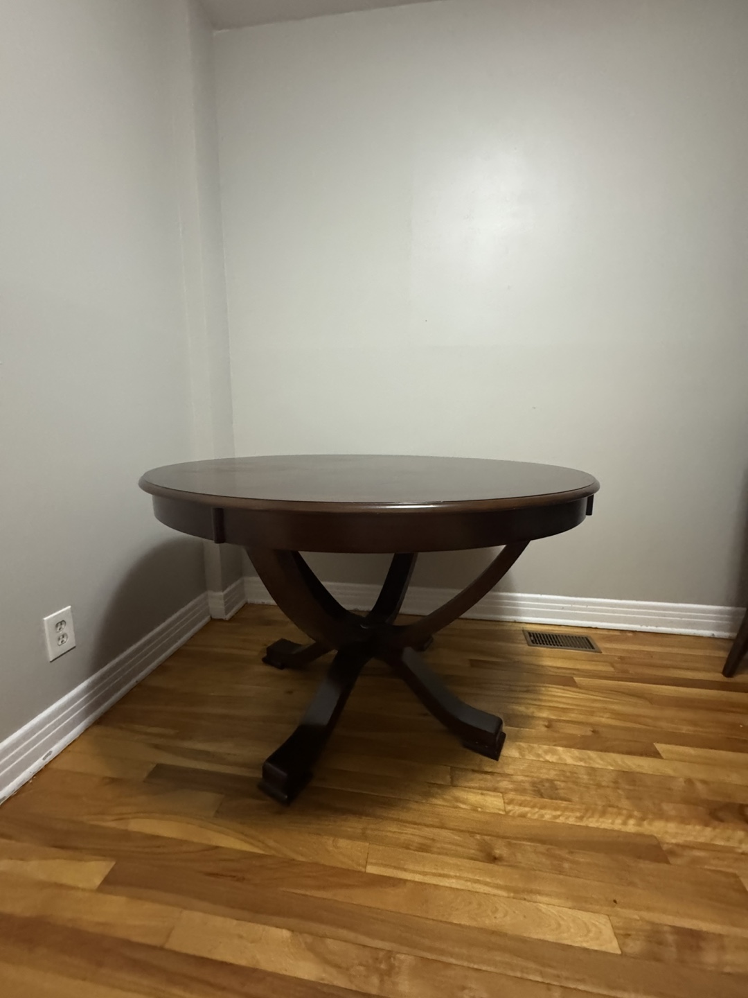 Round Wooden Dining Table - photo 2