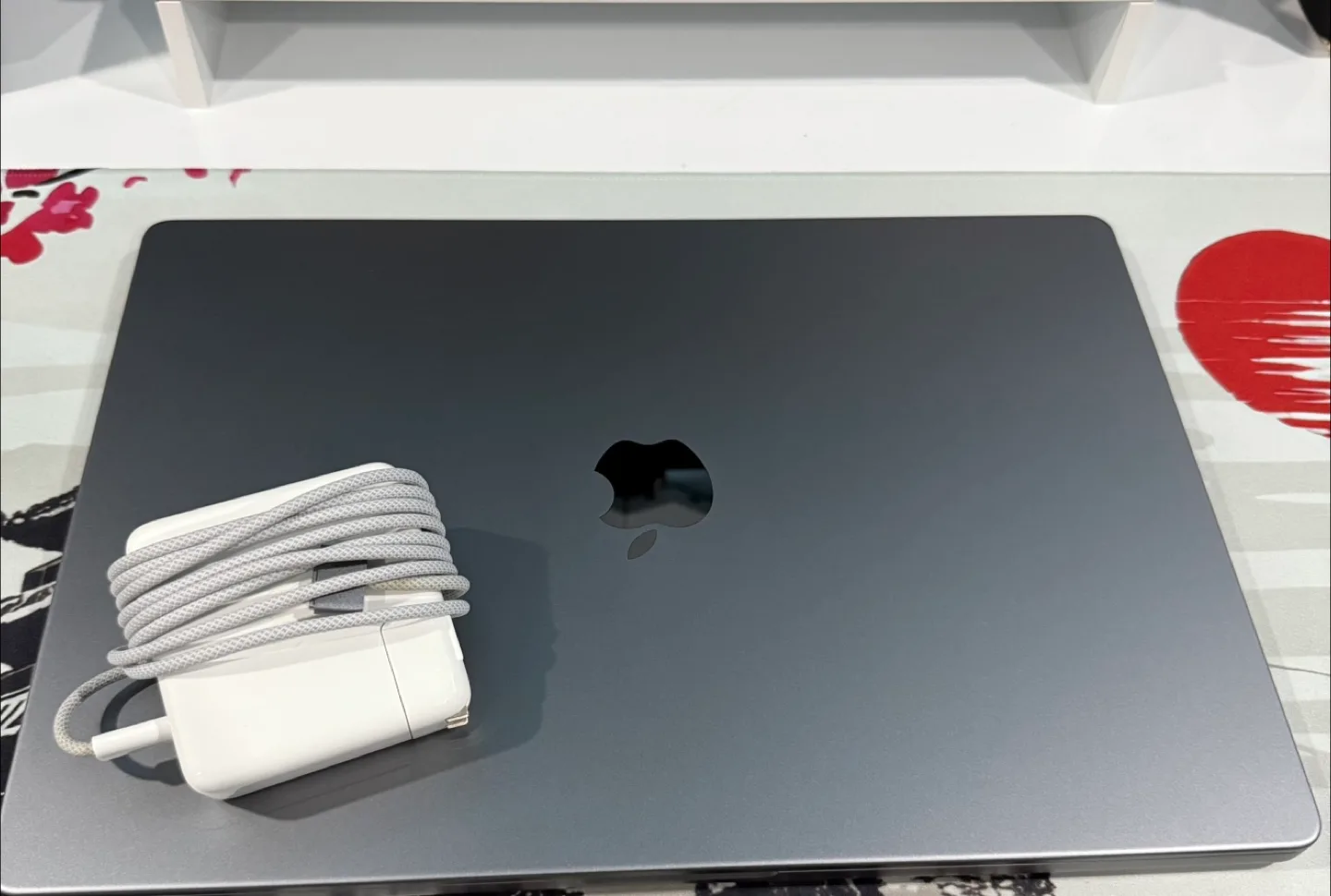 16” MacBook M2 pro w/ AppleCare+ (16gb memory 1TB storage) thumbnail
