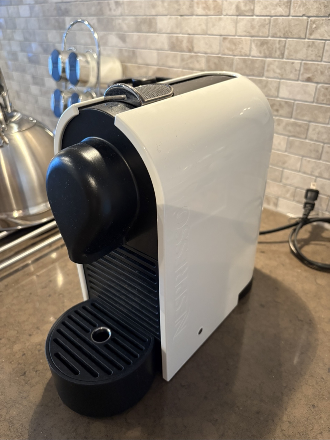 Nespresso Inissia White Coffee Maker - photo 3