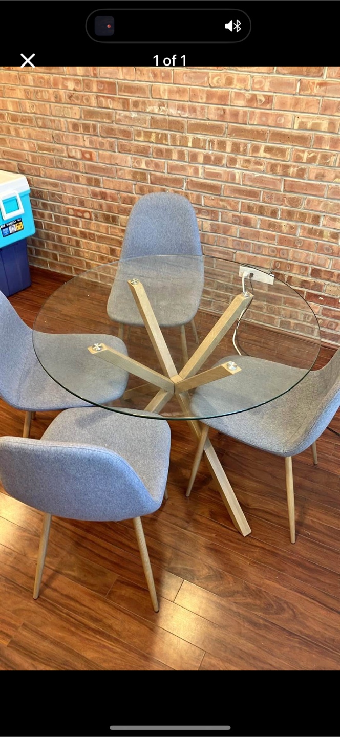 Glass round table and 4 chairs. Easy garage pick up