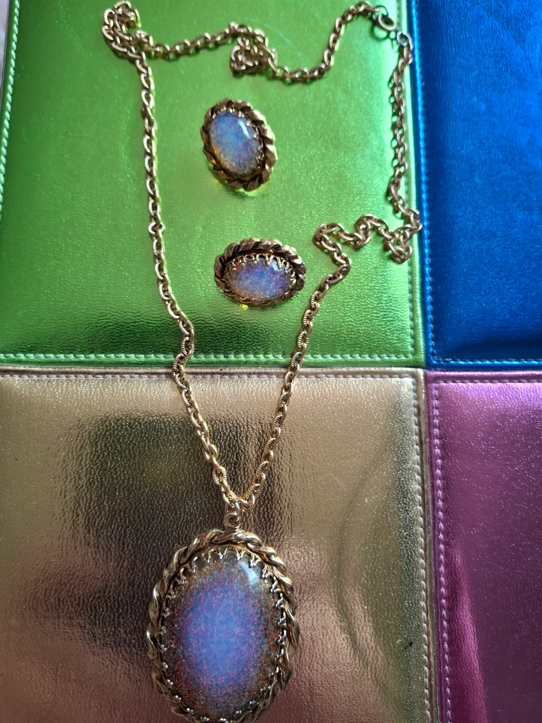 Beautiful necklace and clip earrings set image indicator(4)