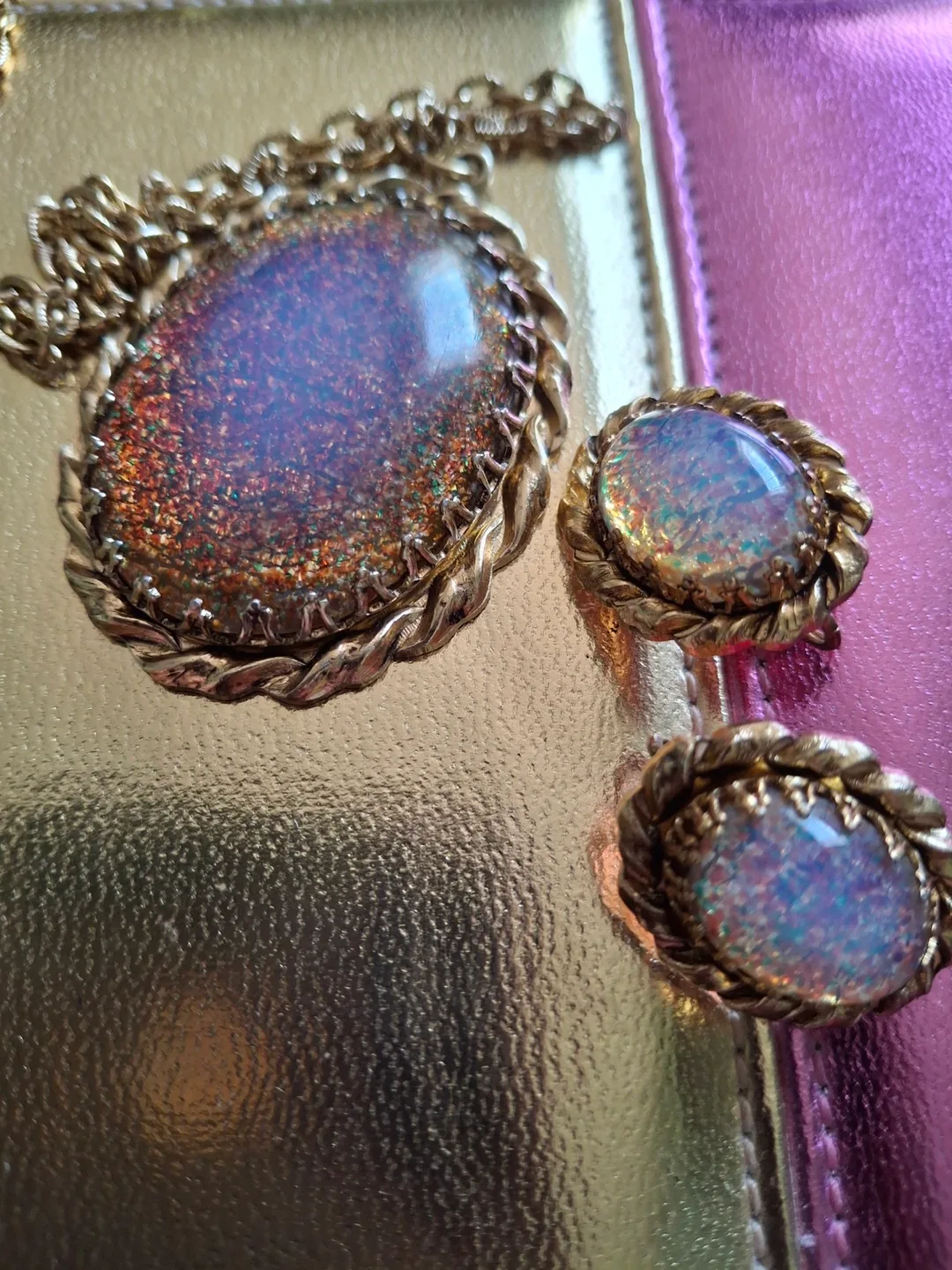 Beautiful necklace and clip earrings set image indicator(2)