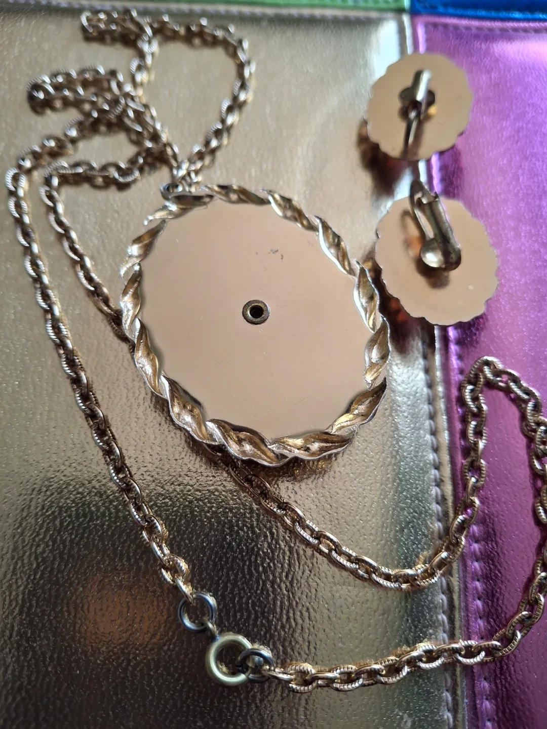 Beautiful necklace and clip earrings set image indicator(5)