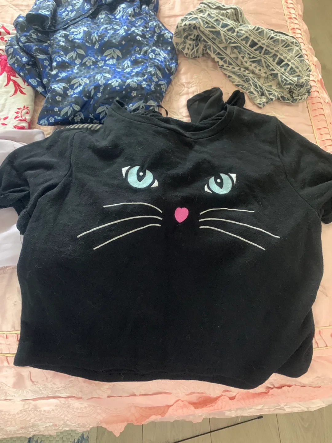 ‼️MOVING SALE‼️A bag of PRE-OWNED (almost new) woman clothing image indicator(6)