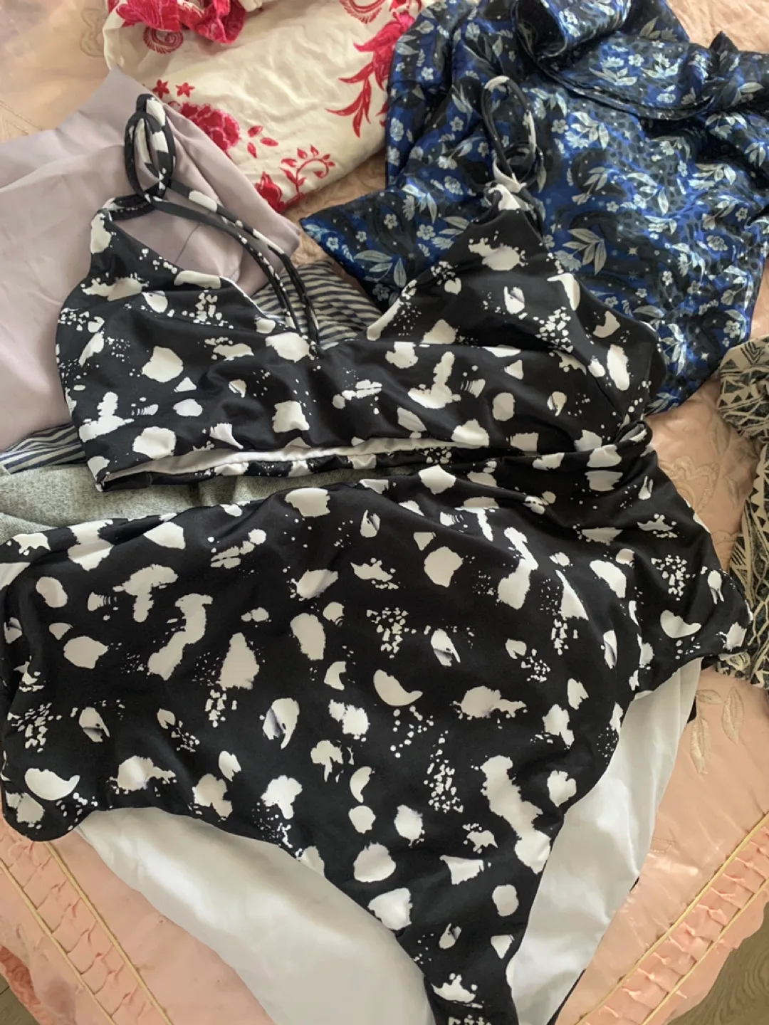 ‼️MOVING SALE‼️A bag of PRE-OWNED (almost new) woman clothing image indicator(8)