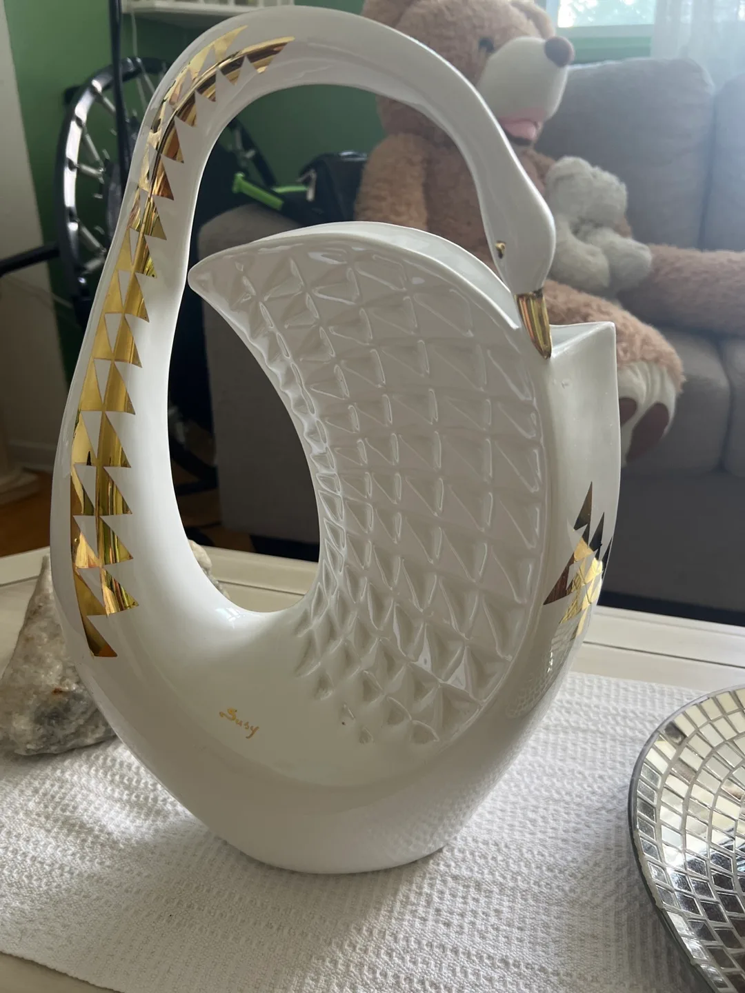 Suzy Swan Vase - Elegant Home Decor thumbnail