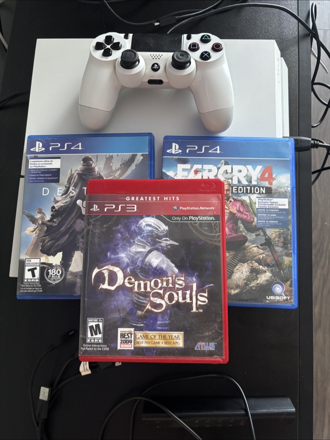 PS4 +Controller + 3 Games