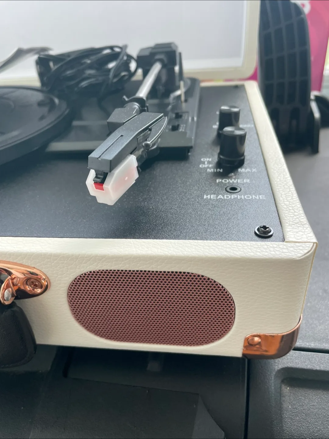 Retrolife Suitcase Turntable with Bluetooth R606 thumbnail