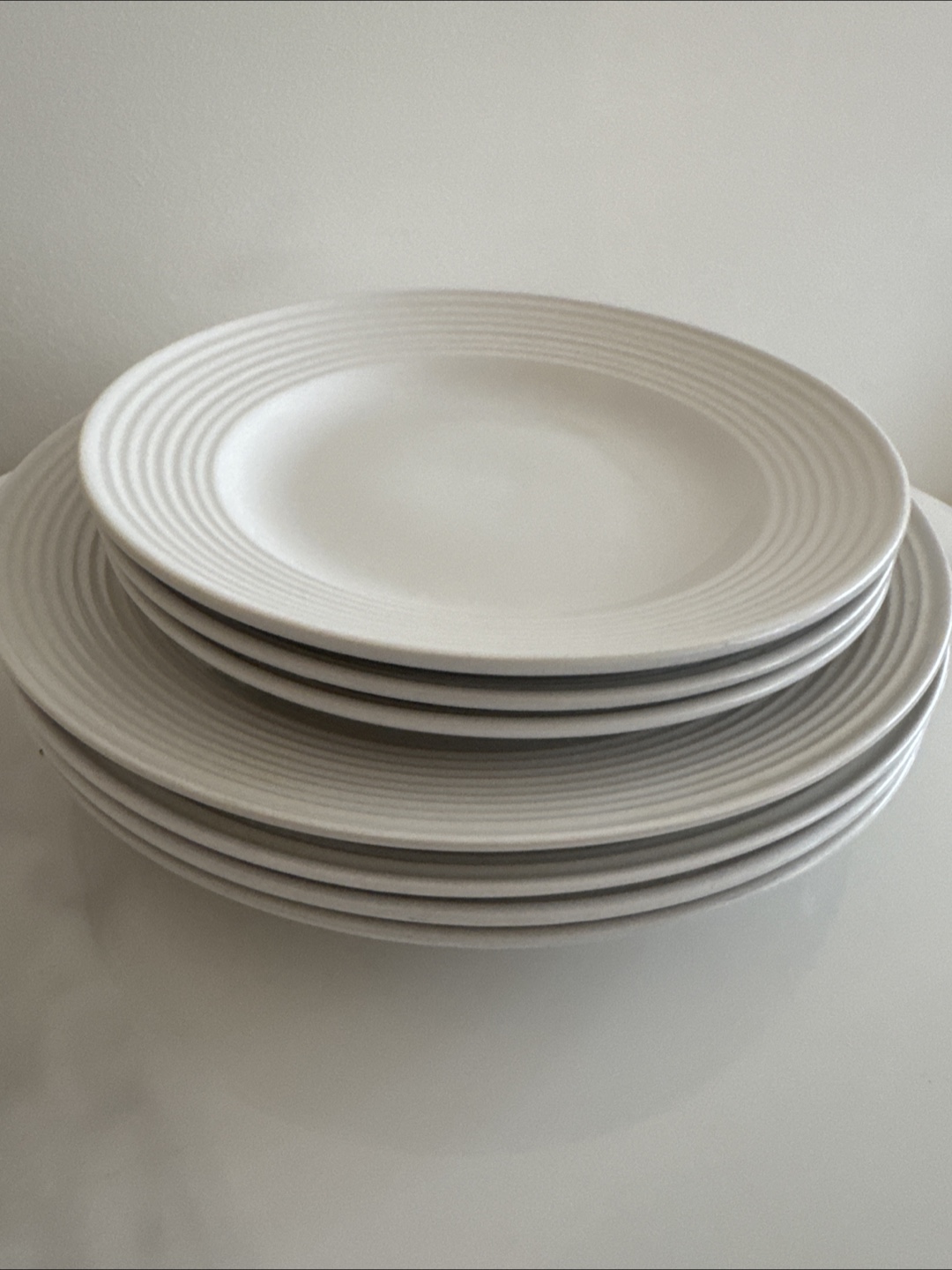 Set of 4 White Dinner Plates + 3 small dinner plates