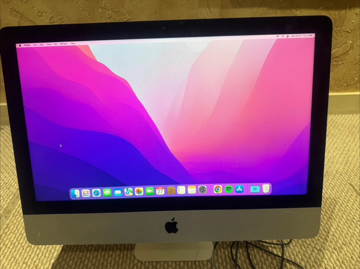 Apple iMac (21.5-inch, Late 2015) thumbnail