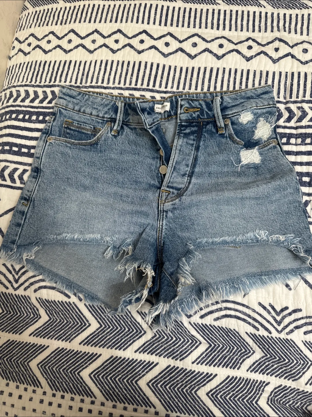 Good American Denim Shorts - Size 2/26 thumbnail