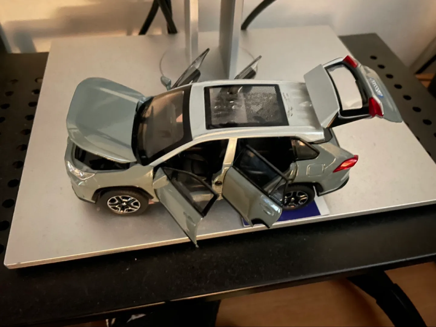 Toyota RAV4 Diecast Model Car image indicator(2)