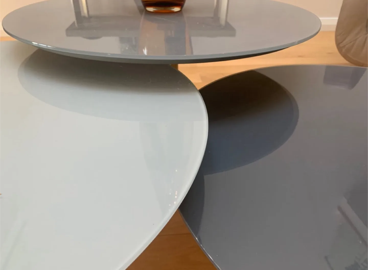 Modern 3-Tier Round Coffee Table image indicator(2)